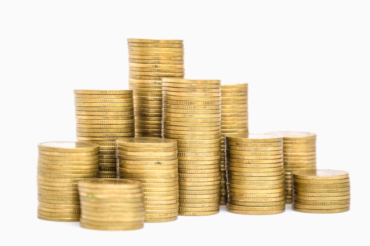 monedas apiladas, cuánto cuesta un seguro de vida en España