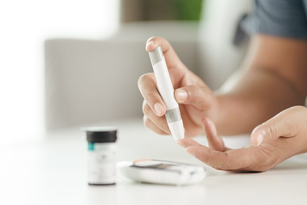 Seguro de vida con diabetes: control de glucosa con glucómetro