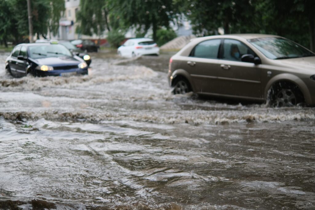 Calle inundada: riesgos extraordinarios cubiertos por el Consorcio en el seguro de vida
